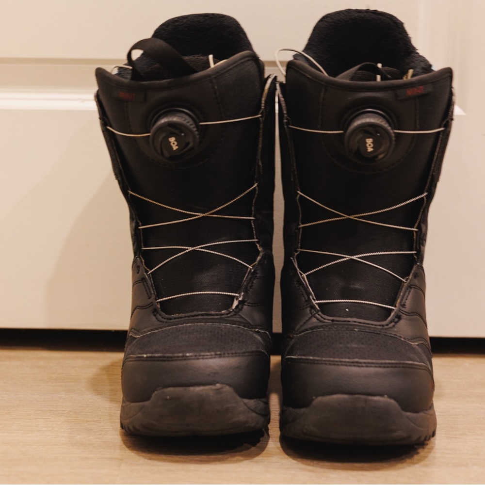 Burton Mint BOA snowboard boots, women’s size 9